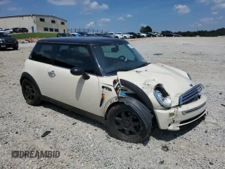 2006 MINI Hardtop с VIN WMWRC33516TK70432, выставлен на аукционе Copart как лот 62157605 с пробегом 139 823 миль миль и Списание • Salvage title. История ставок и продаж доступна на DreamBid. Изображение 4.