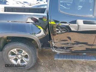 2018 Chevrolet Colorado 4WD Z71 z VIN 1GCGTDEN0J1173420, wystawiony jako IAAI lot #41971813 z przebiegiem 98 499 mil mil oraz . Historia ofert i sprzedaży dostępna na DreamBid. Obrazek 6.