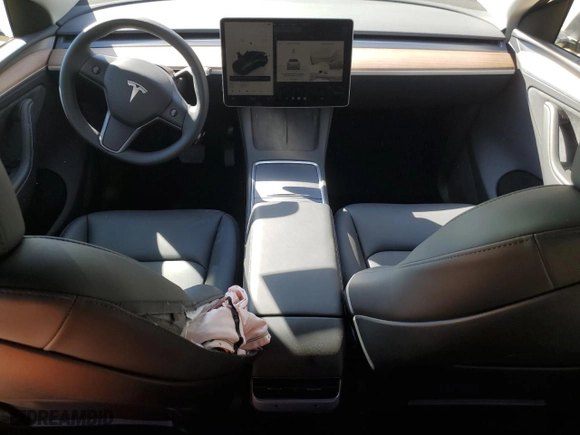 2025 Tesla Model Y Long Range with VIN 7SAYGDEE7SA345301, listed as a Copart auction lot 46693835 with 1,733 mi miles and Salvage Title. Bid and sale history available at carsss.com. Image 8.