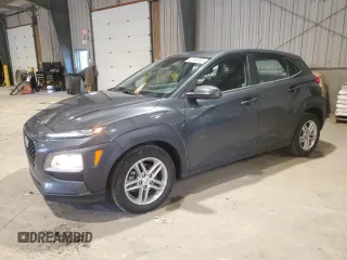 2021 Hyundai Kona SE z VIN KM8K12AA6MU734855, wystawiony jako Copart lot #52089765 z przebiegiem 49 686 mil mil oraz Szkoda całkowita • Salvage title. Historia ofert i sprzedaży dostępna na DreamBid. Obrazek 1.