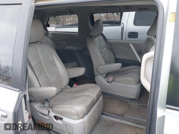 2012 Toyota Sienna XLE with VIN 5TDDK3DC9CS037616, listed as a IAAI auction lot 41435361 with 250,043 mi miles. Bid and sale history available at carsss.com. Image 8.