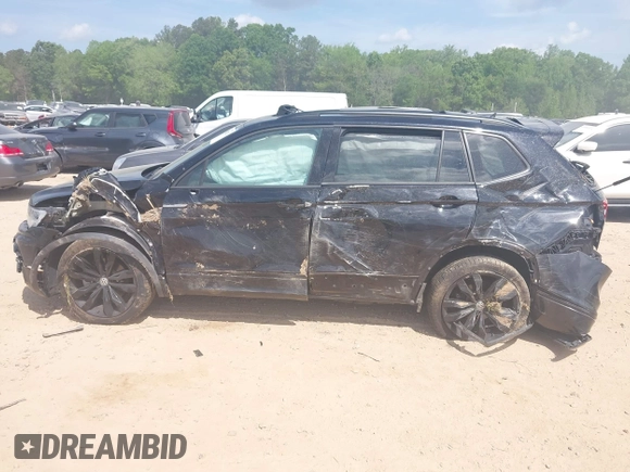 2021 Volkswagen Tiguan SE z VIN 3VV3B7AX5MM027369, wystawiony jako IAAI lot #42082821 z przebiegiem 74 024 mil mil oraz . Historia ofert i sprzedaży dostępna na DreamBid. Obrazek 14.