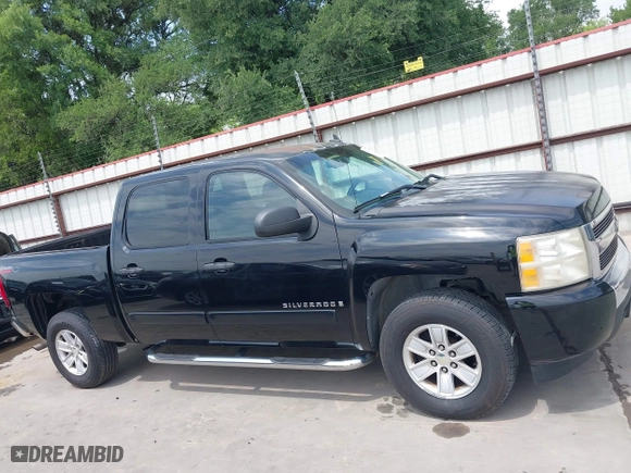 2007 Chevrolet Silverado 1500 LT w/1LT with VIN 2GCEC13C471510651, listed as a IAAI auction lot 42013351 with 144,185 mi miles. Bid and sale history available at carsss.com. Image 13.