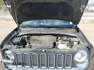 2017 Jeep Renegade Latitude z VIN ZACCJBBB7HPG31581, wystawiony jako IAAI lot #41933910 z przebiegiem 153 217 mil mil oraz . Historia ofert i sprzedaży dostępna na DreamBid. Obrazek 10.