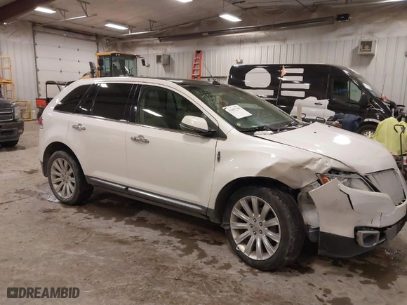 2015 Lincoln MKX with VIN 2LMDJ8JK8FBL34295, listed as a IAAI auction lot 41092708 with 88,840 mi miles. Bid and sale history available at carsss.com. Image 1.