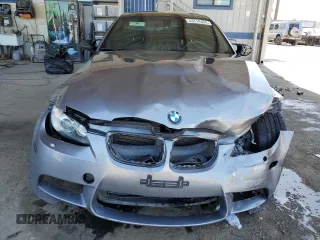 2013 BMW M3 z VIN WBSKG9C56DJ593159, wystawiony jako Copart lot #53714404 z przebiegiem 85 198 mil mil oraz Szkody całkowita. Historia ofert i sprzedaży dostępna na DreamBid. Obrazek 5.