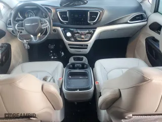 2017 Chrysler Pacifica Touring-L with VIN 2C4RC1BG6HR538038, listed as a Copart auction lot 87302394 with 72,019 mi miles and Clean Title. Bid and sale history available at carsss.com. Image 8.