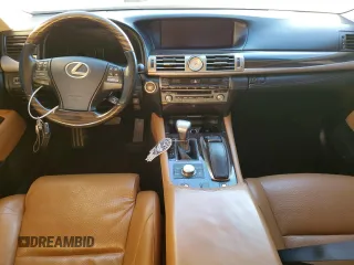 2015 Lexus LS 460 z VIN JTHCL5EF5F5024173, wystawiony jako Copart lot #83751124 z przebiegiem 129 730 mil mil oraz Szkoda całkowita • Salvage title. Historia ofert i sprzedaży dostępna na DreamBid. Obrazek 8.