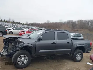 2021 Toyota Tacoma SR z VIN 5TFCZ5AN3MX269374, wystawiony jako IAAI lot #41068356 z przebiegiem 54 358 mil mil oraz . Historia ofert i sprzedaży dostępna na DreamBid. Obrazek 14.