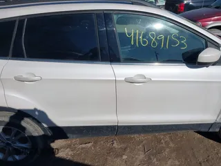 2017 Ford Escape SE z VIN 1FMCU9GD6HUB41900, wystawiony jako IAAI lot #41689153 z przebiegiem 85 975 mil mil oraz . Historia ofert i sprzedaży dostępna na DreamBid. Obrazek 13.