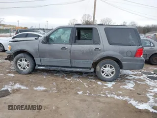 2004 Ford Expedition Special Service with VIN 1FMPU16L74LB40928, listed as a IAAI auction lot 41235243 with 233,942 mi miles. Bid and sale history available at carsss.com. Image 15.