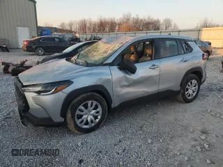 2023 Toyota Corolla Cross L z VIN 7MUAAAAG4PV050643, wystawiony jako Copart lot #46923455 z przebiegiem Nie podano mil oraz Nie do naprawy • Non repairable. Historia ofert i sprzedaży dostępna na DreamBid. Obrazek 1.