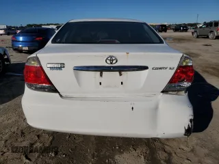 2006 Toyota Camry STD z VIN 4T1BE32K56U739243, wystawiony jako Copart lot #79918463 z przebiegiem 123 321 mil mil oraz Szkoda całkowita • Salvage title. Historia ofert i sprzedaży dostępna na DreamBid. Obrazek 6.