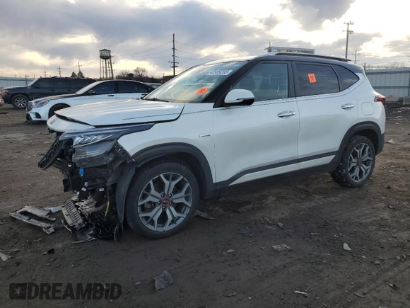 2021 Kia Seltos SX with VIN KNDETCA28M7073418, listed as a Copart auction lot 43989205 with 67,825 mi miles and Salvage Title. Bid and sale history available at carsss.com. Image 1.