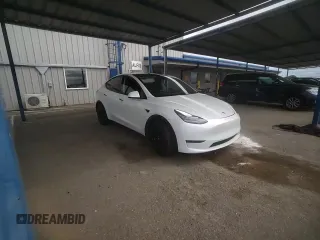 2022 Tesla Model Y Long Range with VIN 7SAYGAEE9NF384400, listed as a Copart auction lot 51961545 with 31,758 mi miles and Salvage Title. Bid and sale history available at DreamBid. Image 10.