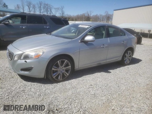 2013 Volvo S60 T6 R-Design Platinum z VIN YV1902FHXD2197960, wystawiony jako Copart lot #48848335 z przebiegiem 104 547 mil mil oraz Szkoda całkowita • Salvage title. Historia ofert i sprzedaży dostępna na DreamBid. Obrazek 1.