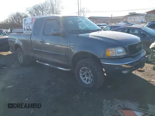 2003 Ford F-150 XL z VIN 1FTRX18W23NA41996, wystawiony jako IAAI lot #41329568 z przebiegiem Nie podano mil oraz . Historia ofert i sprzedaży dostępna na DreamBid. Obrazek 1.