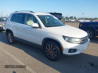 2012 Volkswagen Tiguan S z VIN WVGBV7AX2CW588558, wystawiony jako IAAI lot #42359015 z przebiegiem 200 070 mil mil oraz . Historia ofert i sprzedaży dostępna na DreamBid. Obrazek 1.