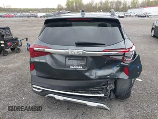 2023 Kia Seltos Nightfall z VIN KNDEUCA27P7348312, wystawiony jako IAAI lot #42028454 z przebiegiem 42 106 mil mil oraz . Historia ofert i sprzedaży dostępna na DreamBid. Obrazek 16.