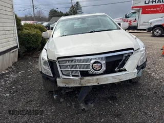 2013 Cadillac XTS Platinum z VIN 2G61V5S33D9173441, wystawiony jako IAAI lot #41902672 z przebiegiem 103 044 mil mil oraz . Historia ofert i sprzedaży dostępna na DreamBid. Obrazek 6.