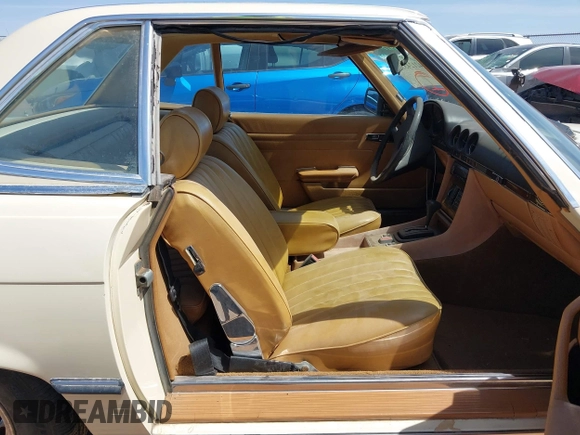 1981 Mercedes-Benz 380 380SL with VIN WDBBA45A0BB004442, listed as a IAAI auction lot 42124354 with 177,453 mi miles. Bid and sale history available at carsss.com. Image 5.