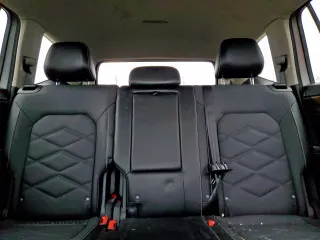2024 Volkswagen Atlas SE z VIN 1V2DR2CA1RC527966, wystawiony jako Copart lot #55614245 z przebiegiem 38 734 mil mil oraz Szkoda całkowita • Salvage title. Historia ofert i sprzedaży dostępna na DreamBid. Obrazek 10.