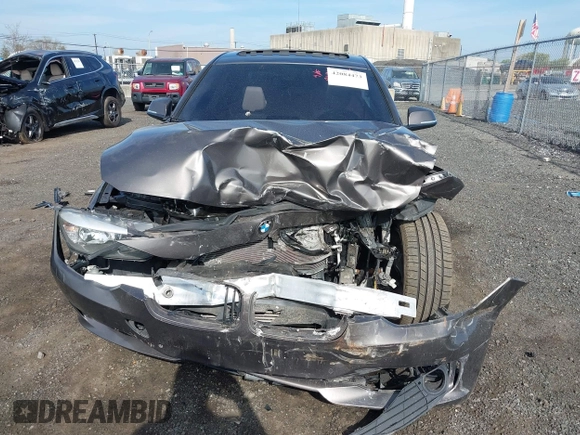 2015 BMW 3 Series 320i xDrive с VIN WBA3C3G50FNT50924, выставлен на аукционе IAAI как лот 42084473 с пробегом Не указан миль и . История ставок и продаж доступна на DreamBid. Изображение 6.