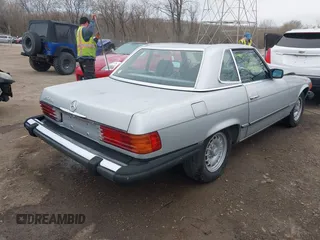1983 Mercedes-Benz 380 with VIN WDBBA45A0DB024774, listed as a IAAI auction lot 41882815 with 138,386 mi miles. Bid and sale history available at carsss.com. Image 4.
