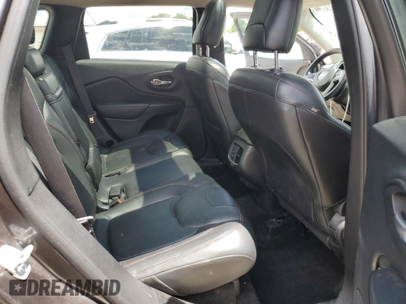 2016 Jeep Cherokee Trailhawk z VIN 1C4PJMBS3GW101588, wystawiony jako Copart lot #56738115 z przebiegiem 88 308 mil mil oraz Szkoda całkowita • Salvage title. Historia ofert i sprzedaży dostępna na DreamBid. Obrazek 11.