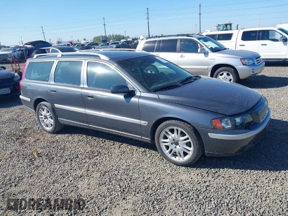 2004 Volvo V70 with VIN YV1SW59V042365432, listed as a IAAI auction lot 42042426 with 211,469 mi miles. Bid and sale history available at carsss.com. Image 1.