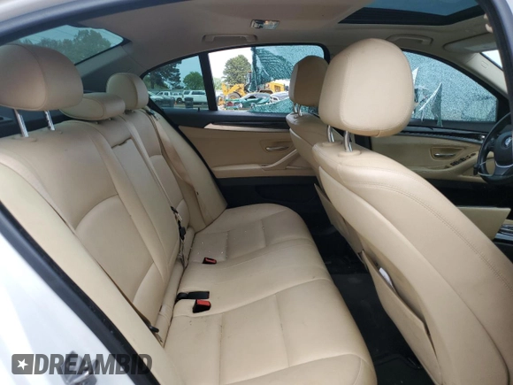 2016 BMW 5 Series 528i z VIN WBA5A5C50GG353800, wystawiony jako Copart lot #50922515 z przebiegiem 151 478 mil mil oraz Szkoda całkowita • Salvage title. Historia ofert i sprzedaży dostępna na DreamBid. Obrazek 10.