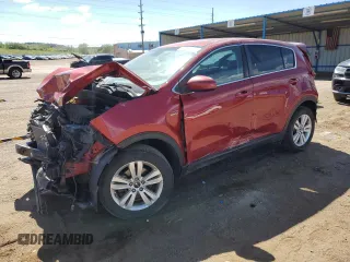 2018 Kia Sportage LX z VIN KNDPMCACXJ7427272, wystawiony jako Copart lot #57321615 z przebiegiem 155 645 mil mil oraz Nie do naprawy • Non repairable. Historia ofert i sprzedaży dostępna na DreamBid. Obrazek 1.