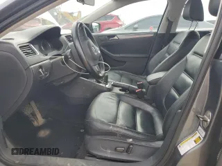 2013 Volkswagen Jetta SEL с VIN 3VWLX7AJ9DM445880, выставлен на аукционе Copart как лот 62059235 с пробегом 231 887 миль миль и Списание • Salvage title. История ставок и продаж доступна на DreamBid. Изображение 7.