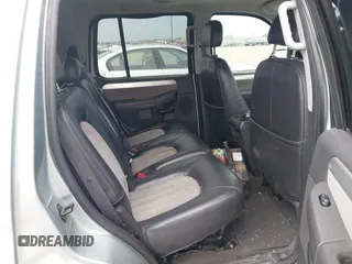 2005 Mercury Mountaineer Convenience z VIN 4M2ZU86K65UJ10015, wystawiony jako IAAI lot #42063970 z przebiegiem 153 542 mil mil oraz . Historia ofert i sprzedaży dostępna na DreamBid. Obrazek 8.