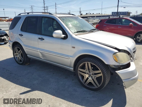 2001 Mercedes-Benz M 320/430/500 z VIN 4JGAB54E71A270139, wystawiony jako Copart lot #57175625 z przebiegiem 154 870 mil mil oraz Szkoda całkowita • Salvage title. Historia ofert i sprzedaży dostępna na DreamBid. Obrazek 4.