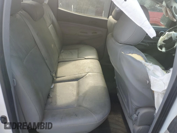 2015 Toyota Tacoma с VIN 5TFLU4EN3FX132165, выставлен на аукционе Copart как лот 62501525 с пробегом 180 887 миль миль и Списание • Salvage title. История ставок и продаж доступна на DreamBid. Изображение 10.
