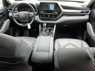 2021 Toyota Highlander XLE with VIN 5TDHZRBH9MS553524, listed as a Copart auction lot 57469405 with 51,784 mi miles and Salvage title. Bid and sale history available at DreamBid. Image 8.