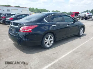2013 Nissan Altima SV z VIN 1N4AL3APXDC276382, wystawiony jako IAAI lot #42276628 z przebiegiem 260 839 mil mil oraz . Historia ofert i sprzedaży dostępna na DreamBid. Obrazek 4.