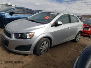 2016 Chevrolet Sonic LT z VIN 1G1JC5SH9G4180053, wystawiony jako Copart lot #77153444 z przebiegiem 72 482 mil mil oraz Nie do naprawy • Non repairable. Historia ofert i sprzedaży dostępna na DreamBid. Obrazek 1.
