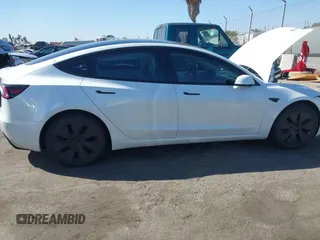 2024 Tesla Model 3 with VIN 5YJ3E1EA7RF812528, listed as a IAAI auction lot 40648421 with 3,231 mi miles. Bid and sale history available at carsss.com. Image 13.
