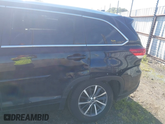 2018 Toyota Highlander SE with VIN 5TDKZRFH1JS529875, listed as a IAAI auction lot 42181502 with 182,652 mi miles and . Bid and sale history available at DreamBid. Image 17.