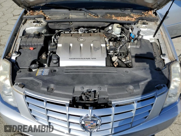 2010 Cadillac DTS 1SA z VIN 1G6KA5EY4AU126988, wystawiony jako Copart lot #49551415 z przebiegiem 114 768 mil mil oraz Czysty tytuł • Clean title. Historia ofert i sprzedaży dostępna na DreamBid. Obrazek 11.