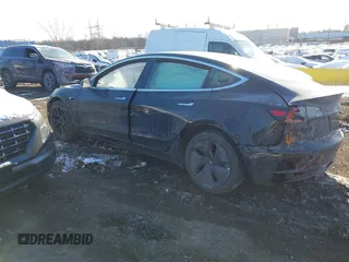 2020 Tesla Model 3 Standard Range Plus z VIN 5YJ3E1EA0LF739011, wystawiony jako IAAI lot #41379792 z przebiegiem Nie podano mil oraz . Historia ofert i sprzedaży dostępna na DreamBid. Obrazek 13.