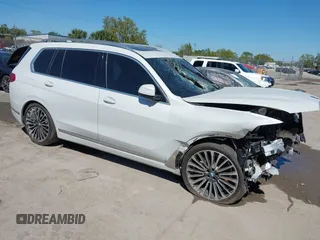 2020 BMW X7 xDrive40i with VIN 5UXCW2C00L9B66121, listed as a IAAI auction lot 41753990 with 1 mi miles. Bid and sale history available at carsss.com. Image 1.