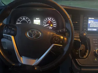 2020 Toyota Sienna XLE Auto Access Seat с VIN 5TDYZ3DC0LS030115, выставлен на аукционе Copart как лот 61694465 с пробегом 153 756 миль миль и Чистый • Clean title. История ставок и продаж доступна на DreamBid. Изображение 9.
