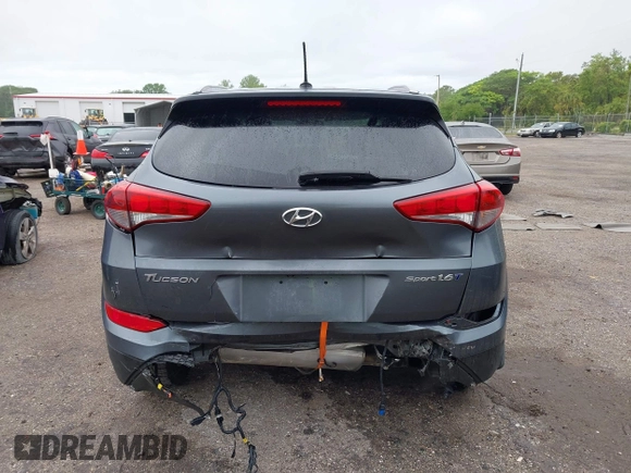 2017 Hyundai Tucson Value z VIN KM8J33A28HU399978, wystawiony jako IAAI lot #41987370 z przebiegiem 96 958 mil mil oraz . Historia ofert i sprzedaży dostępna na DreamBid. Obrazek 17.