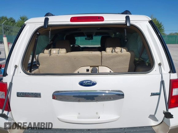 2011 Ford Expedition XLT z VIN 1FMJU1H58BEF02139, wystawiony jako IAAI lot #42065356 z przebiegiem 144 103 mil mil oraz . Historia ofert i sprzedaży dostępna na DreamBid. Obrazek 17.