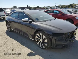 2022 Lucid Air Grand Touring z VIN 50EA1GBA8NA004844, wystawiony jako Copart lot #72620264 z przebiegiem 28 478 mil mil oraz Szkody całkowita. Historia ofert i sprzedaży dostępna na DreamBid. Obrazek 4.