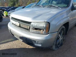 2005 Chevrolet TrailBlazer LT with VIN 1GNDT13S452289799, listed as a IAAI auction lot 41673167 with 198,709 mi miles. Bid and sale history available at carsss.com. Image 6.