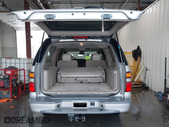 2005 Chevrolet Suburban Z71 with VIN 3GNFK16Z95G265896, listed as a IAAI auction lot 41248931 with 206,062 mi miles. Bid and sale history available at carsss.com. Image 12.